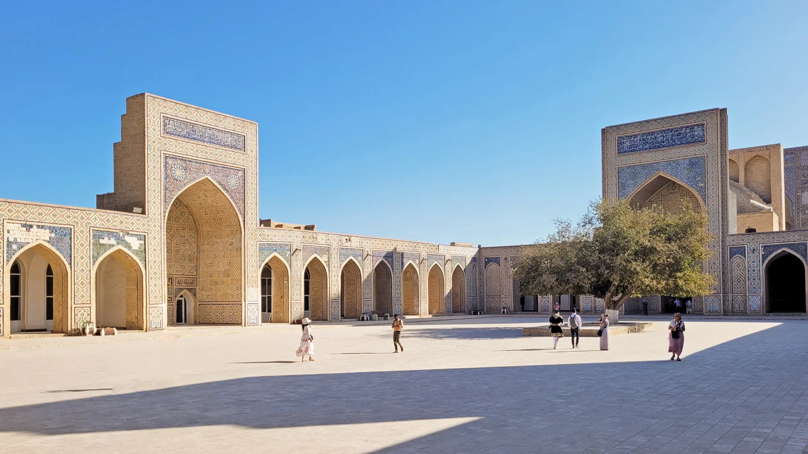 Nakşibendîlik: Tarihi, Silsilesi ve Âdâbı